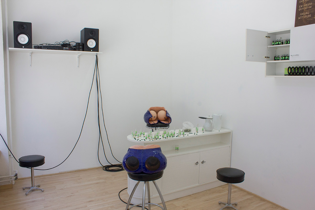 lou masduraud antoine bellini hard hat geneve art exposition performance